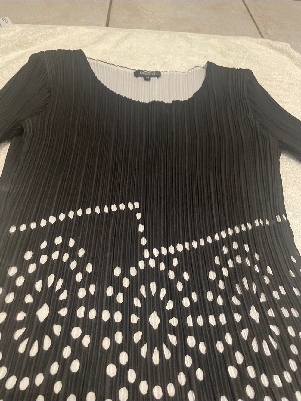 Veeca Pleated Black & White Fit-and-Flare Dress - Picture 4 of 8